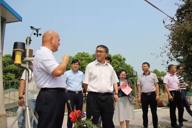 农业部信息中心主任王小兵一行赴我公司视察